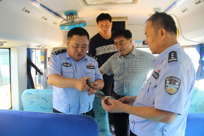 山東濟南市長清區：為99輛校車“體檢” 確保學生安全