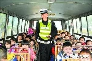 河北大名交警對“校車管理”開新路！