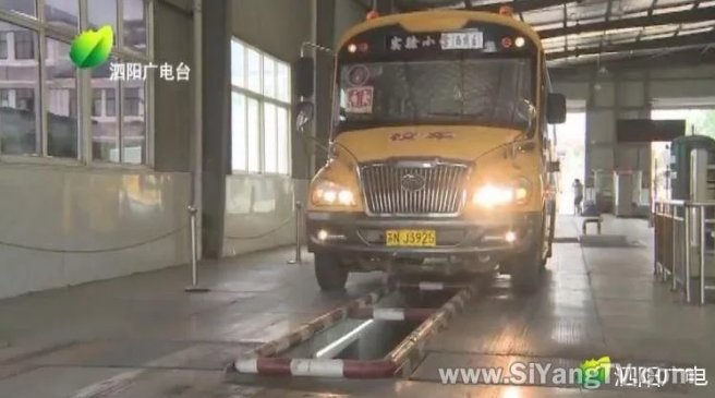 開學前，泗陽200輛校車“體檢”確保學生乘車安全