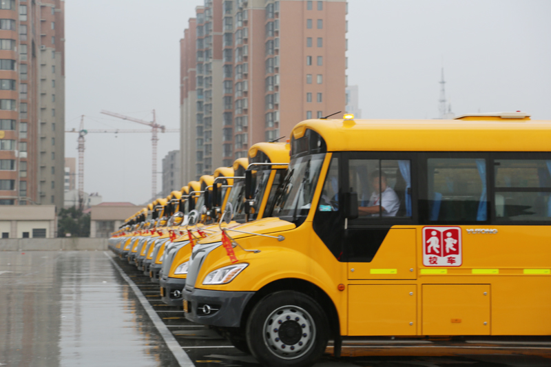 江蘇連云港贛榆區(qū)：學(xué)生今日起坐上專用校車