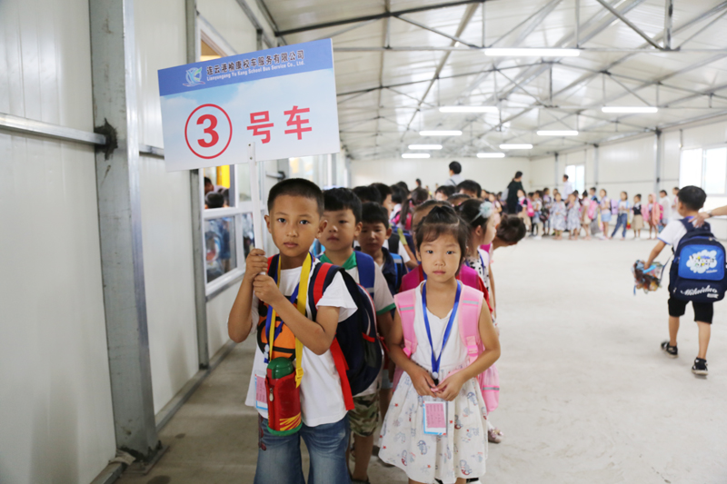 江蘇連云港贛榆區(qū)：學(xué)生今日起坐上專用校車