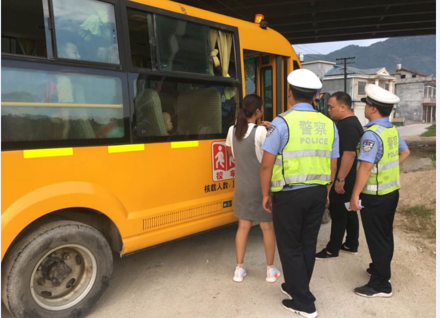 湖南岳陽市南江鎮：開展校車運營安全執法大檢查