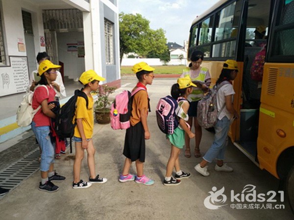 浙江：湖州長(zhǎng)興鼎甲橋小學(xué)開(kāi)展校車(chē)安全培訓(xùn)實(shí)操演練活動(dòng)