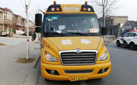 蘭考交警查獲幼兒園違規校車 司機被行拘