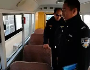 昆明市：關(guān)注校車安全 讓每一名學(xué)生安全回家