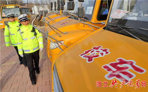 河北秦皇島：校車“體檢”迎開學