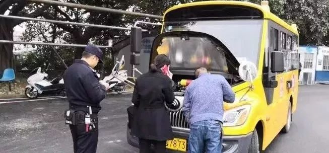 校車安全無小事，福清交警嚴查嚴處“黑校車”!!!