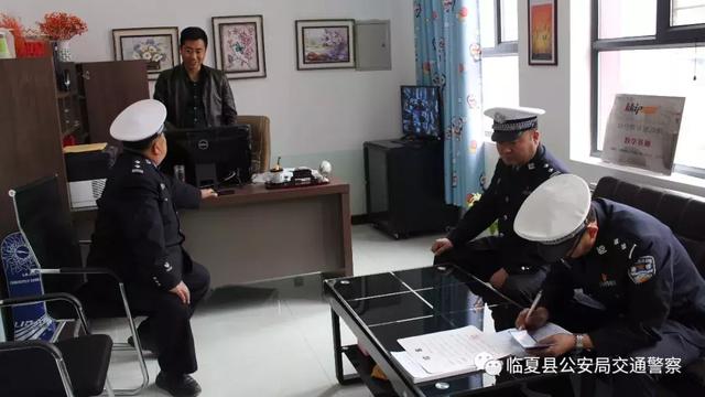 臨夏縣交警強(qiáng)化校車安全管理 筑牢安全防線