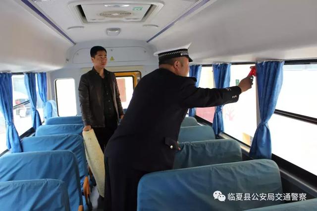 臨夏縣交警強(qiáng)化校車安全管理 筑牢安全防線