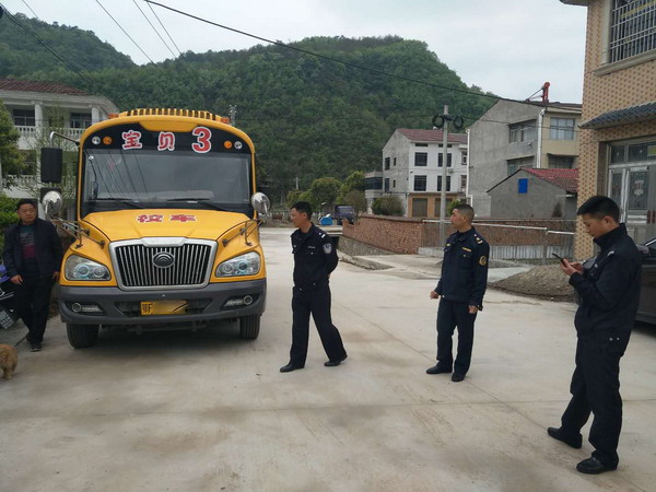 湖北：南漳縣給學前校車“體檢”