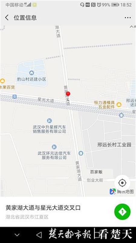渣土車與幼兒園校車相撞 校車司機(jī)受傷