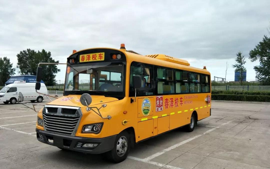 黑送子車校門口橫行，7臺正規(guī)校車卻辦不下來證！教育局：公交滿足需求，不予批準(zhǔn)
