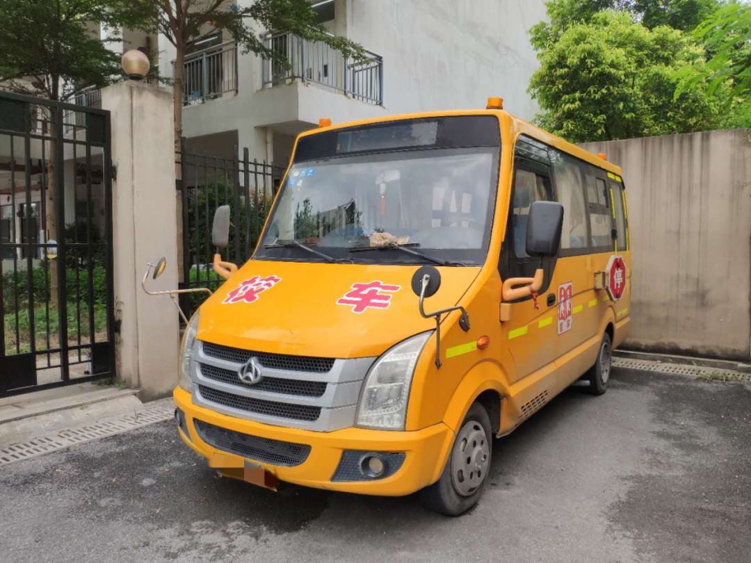后怕！清城區(qū)一幼兒園竟每天用報(bào)廢校車(chē)接送學(xué)生
