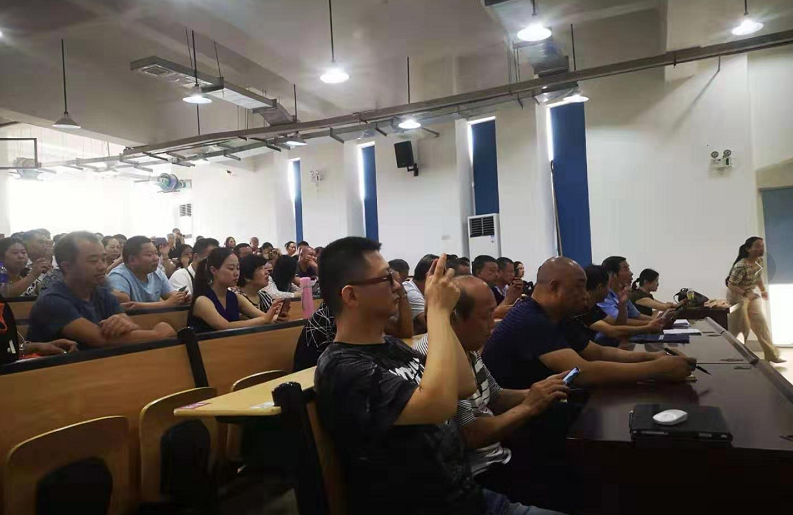 湖北省校車協(xié)會(huì)送安全下基層，走進(jìn)老河口