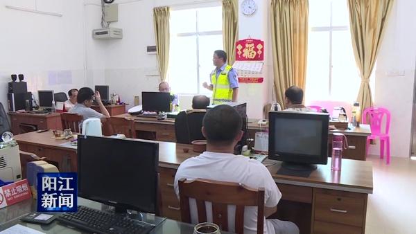 陽江市公安交警部門加強(qiáng)中小學(xué)校車安全檢查