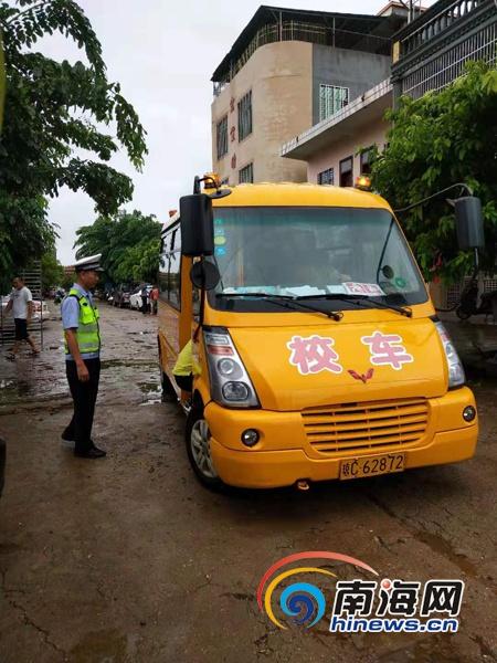 臨高交警采取行動對逾期未檢驗、未報廢校車“清零”