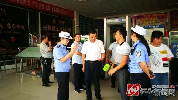 新晃交警深入客運(yùn)企業(yè)、校車公司開展中秋節(jié)前安全隱患排查