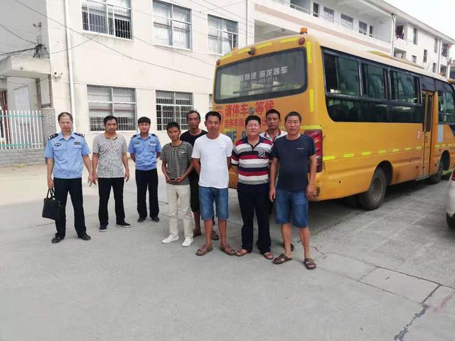 江南鎮(zhèn)召開江南中學(xué)校車安全工作專題會議