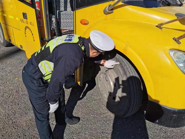 二道交警積極開展冬季校車整治行動(dòng)