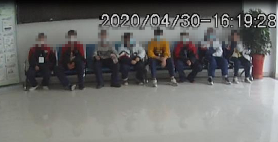 一人35元？響水境內(nèi)出現(xiàn)一輛“假”校車(chē)，被民警當(dāng)場(chǎng)攔下