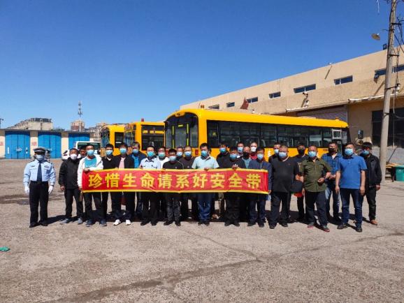 洮南公安交巡警對校車駕駛?cè)诉M(jìn)行復(fù)學(xué)前安全培訓(xùn)