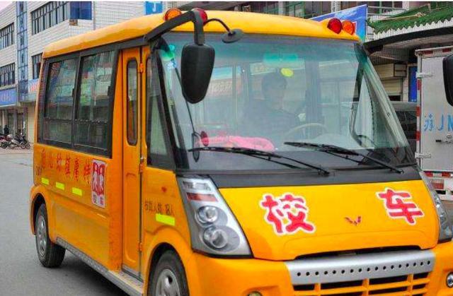 甘肅慶陽發(fā)生嚴重校車事故