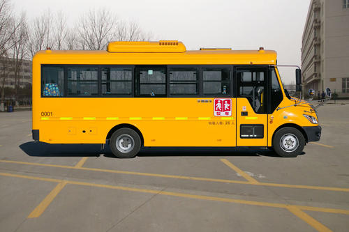 保定新起點(diǎn)校車 安全暢通家校路