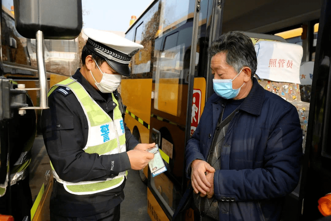 山東威海：暖心！校車體檢為學(xué)生撐起“保護(hù)傘”