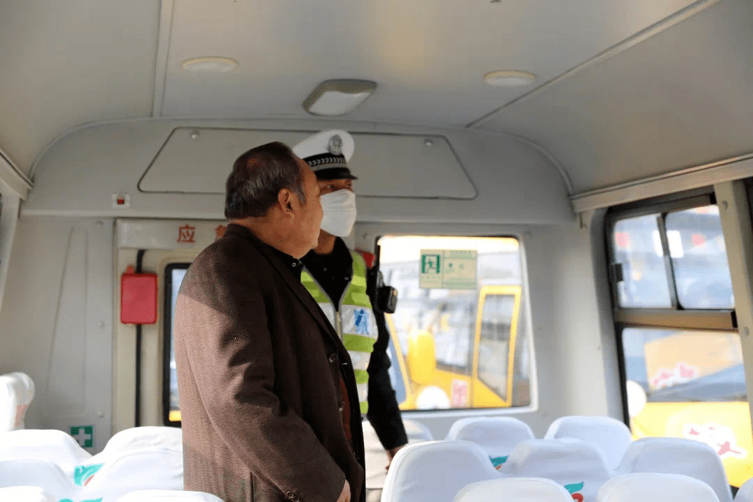 山東威海：暖心！校車體檢為學(xué)生撐起“保護(hù)傘”
