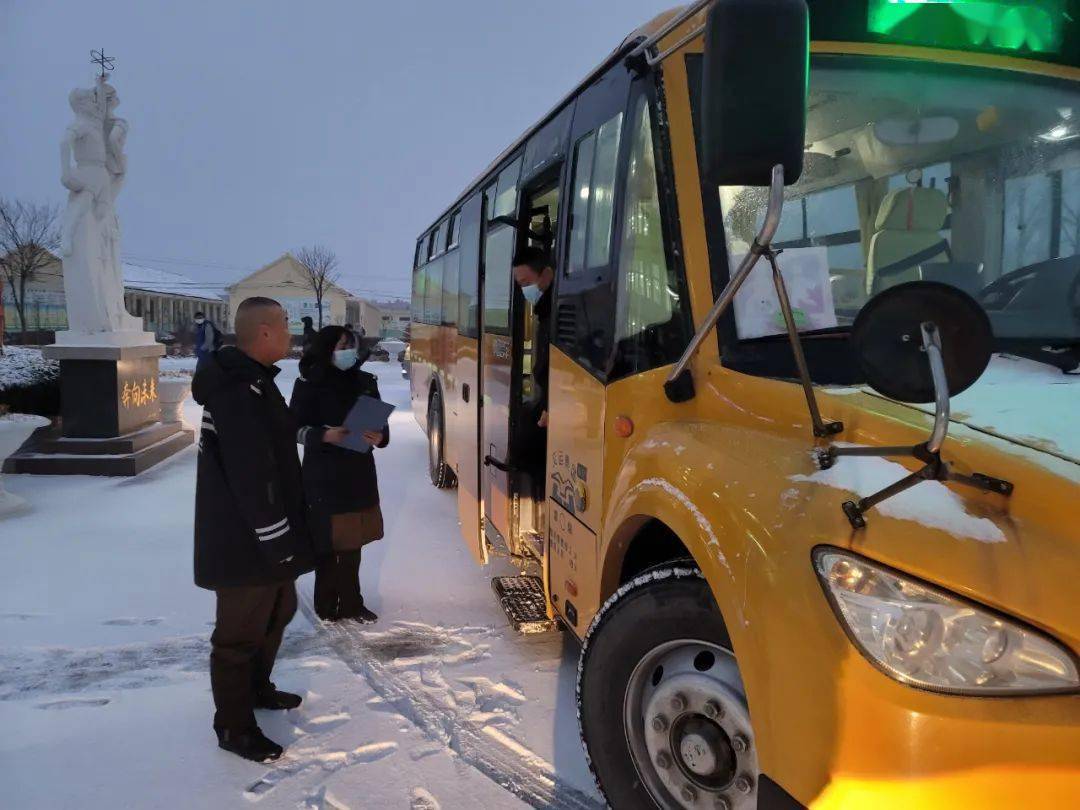 青島：溫馨校車啟動雪天應急運行方案，確保安全運行