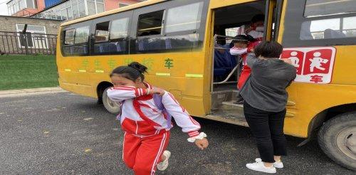 昌圖北山小學(xué)校車遇險逃生演練