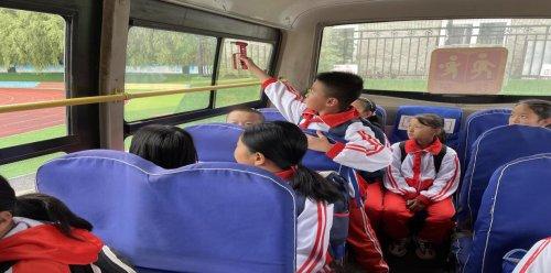 昌圖北山小學(xué)校車遇險逃生演練