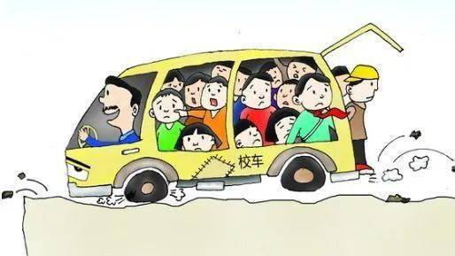 建湖五輛校車超載上路被活逮，車內(nèi)擠滿學生、家長和老師！