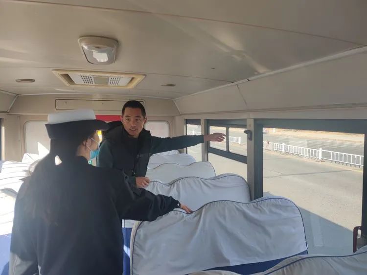 減量控大 | 筑牢安全防線 大慶交警開(kāi)展校車安全隱患排查工作