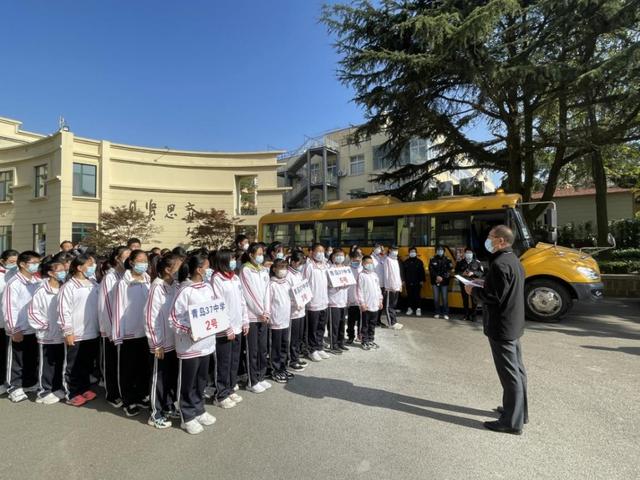 校車安全伴我行！青島三十七中開展校車安全應(yīng)急疏散演練