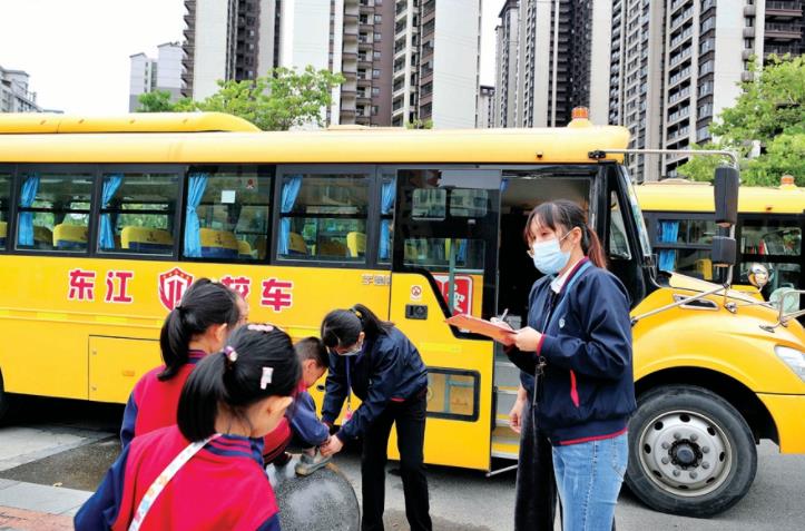設(shè)護(hù)學(xué)崗校車公交化……惠州多方聯(lián)動紓解學(xué)校周邊交通擁堵