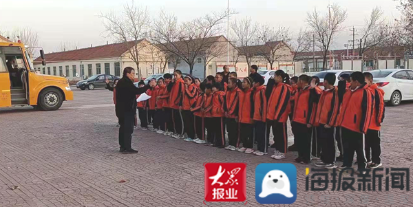 博興縣喬莊鎮中心學校舉行校車安全應急演練活動