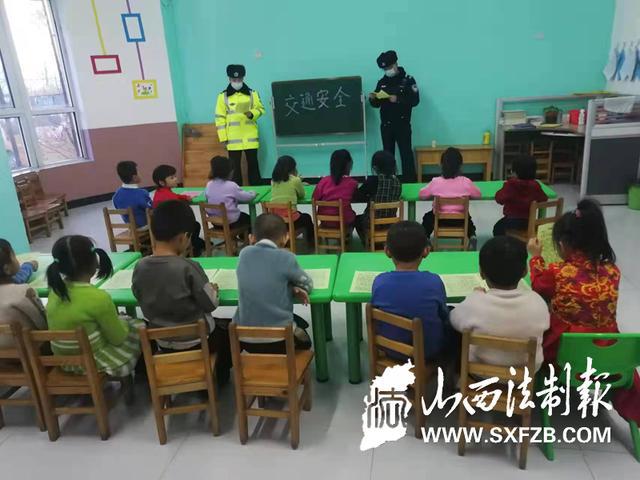 渾源交警進農村對“一老一小”開展宣傳活動