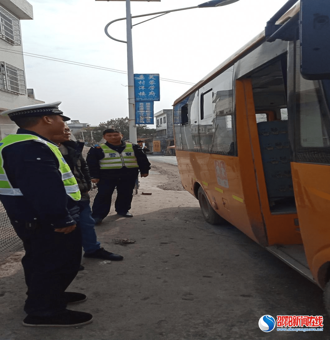 武岡市水浸坪鄉(xiāng)進行校車檢查 筑牢校園安全防線