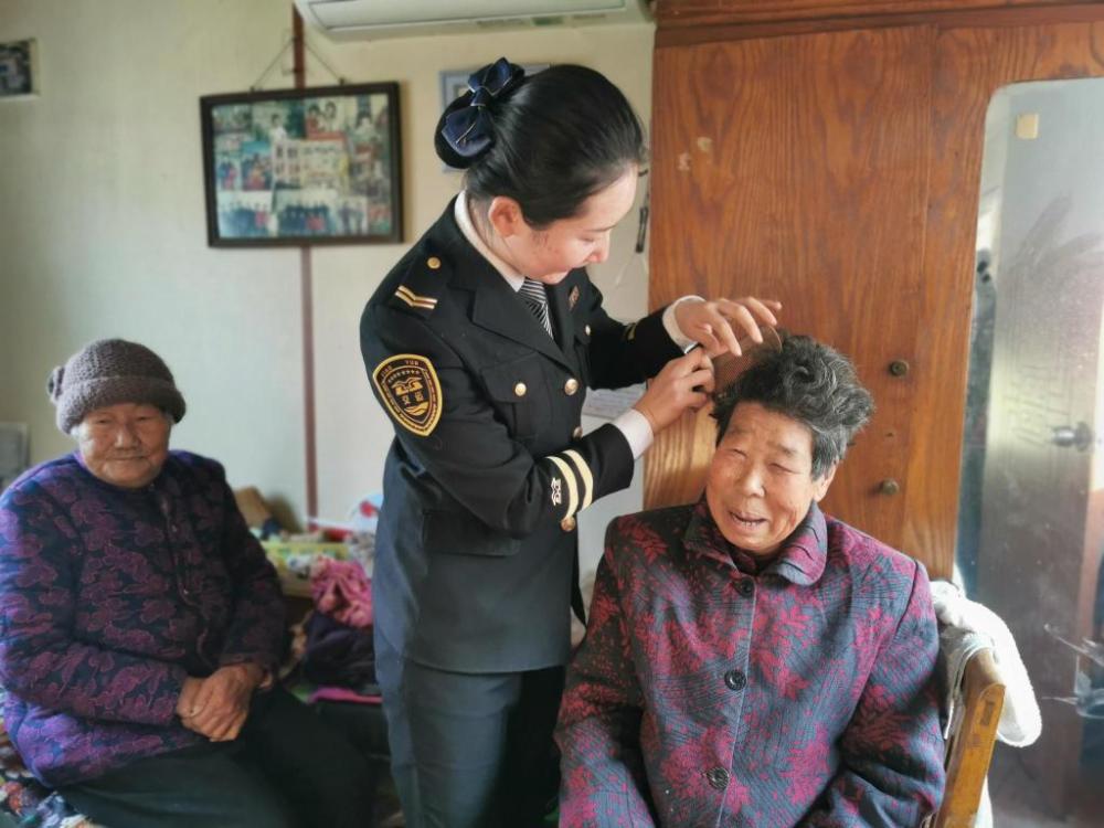 學(xué)生放假我“充電”，溫馨校車“車休人不休”