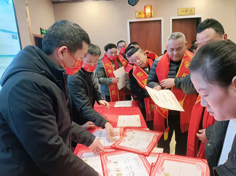 安全初心兩不忘：鄂州大興校車(chē)公司表彰會(huì)議“變身”安全課堂