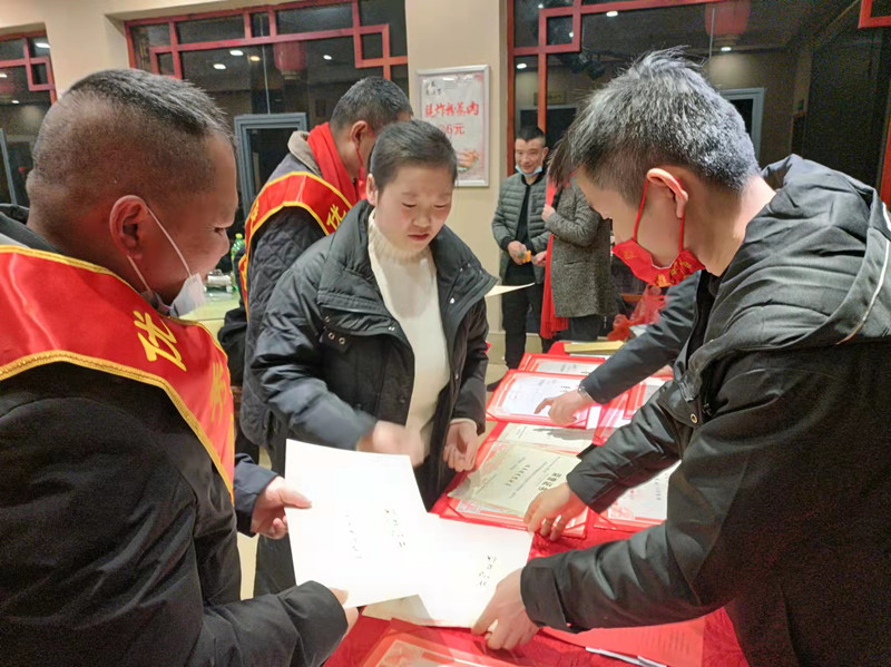 安全初心兩不忘：鄂州大興校車(chē)公司表彰會(huì)議“變身”安全課堂