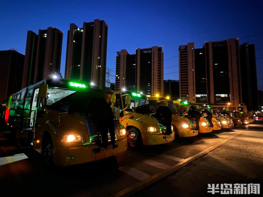 開學首日，12.5萬學子乘坐“暖”校車準點到校
