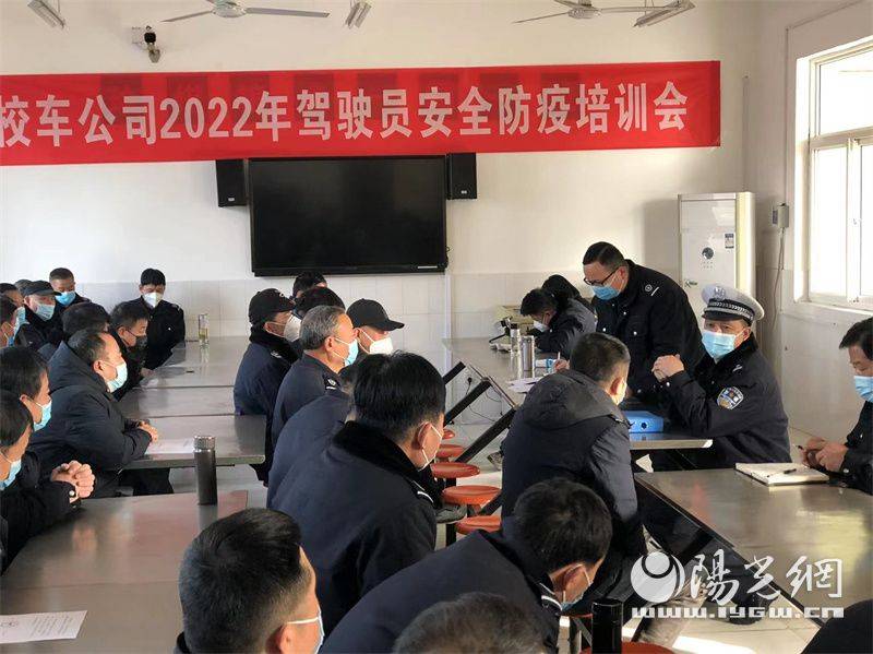 開學季 校車復工交警來“體檢”