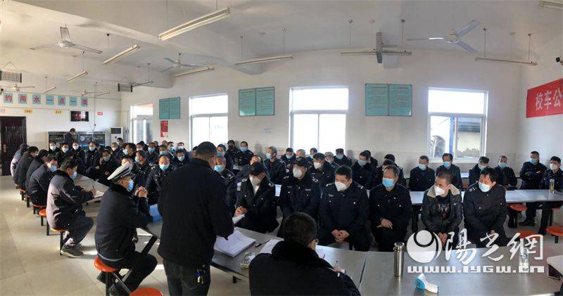 開學季 校車復工交警來“體檢”
