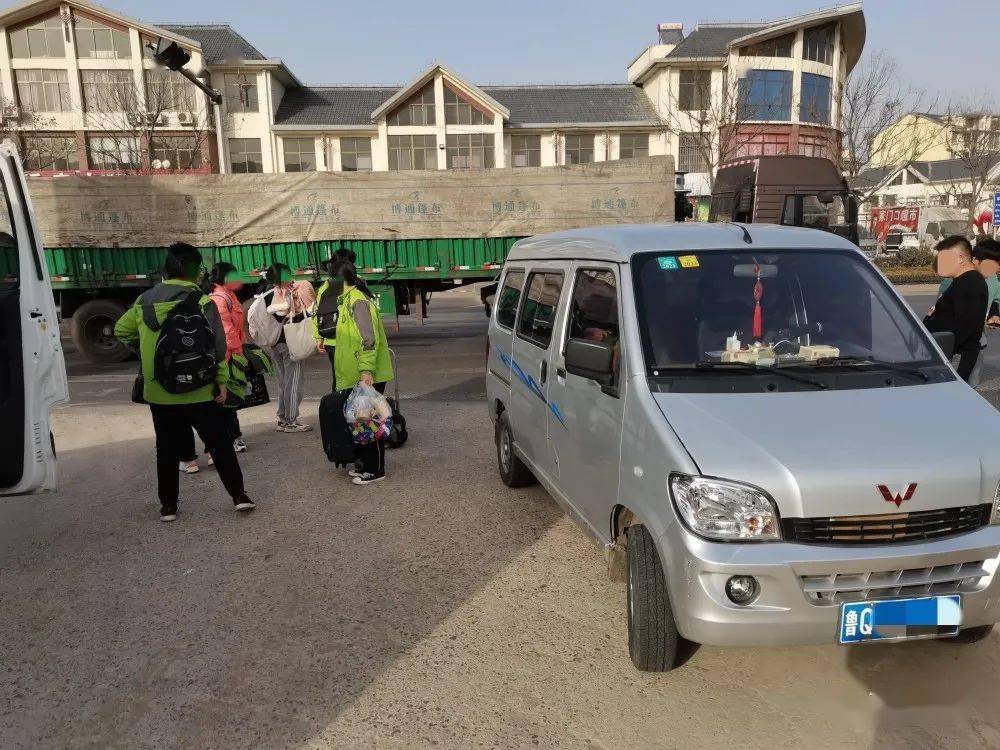 沂水這些“黑校車”拉載學生，被查！