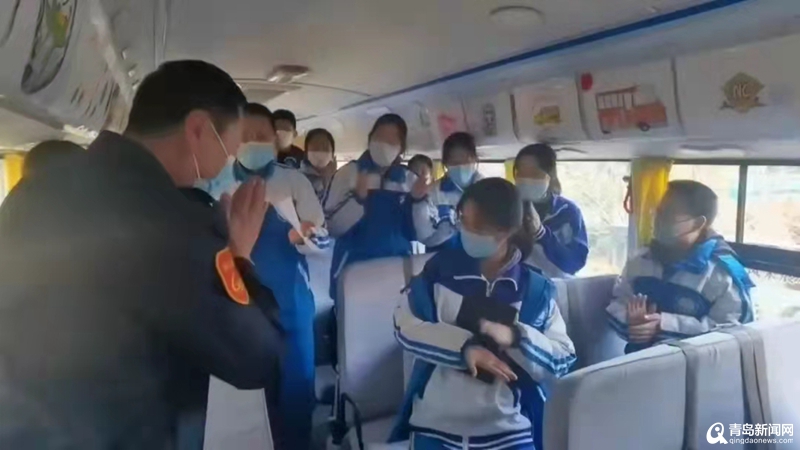 暖心！校車駕駛員即將退休 青大附中學(xué)生寫信送別