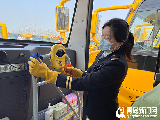 三方聯(lián)控城運控股交運溫馨校車為學(xué)生筑牢防疫“安全網(wǎng)”