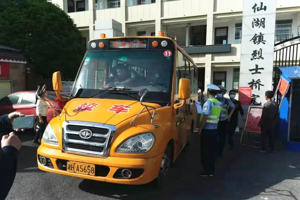 交警大隊開展校車安全突擊檢查，護航平安上學(xué)路