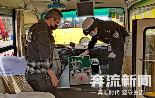 蘭州七里河交警大隊開展復學前校車交通安全檢查